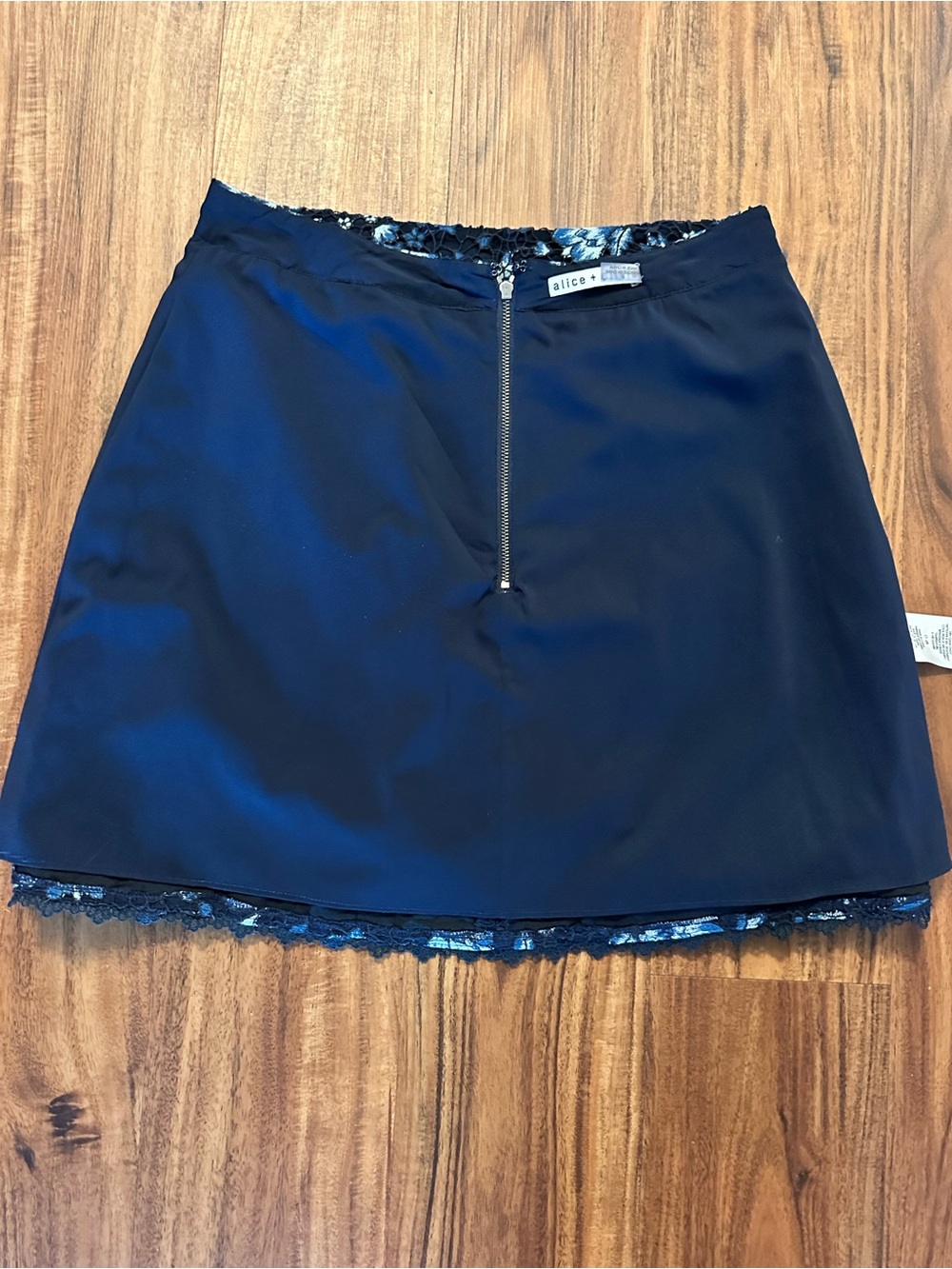 Alice & Olivia Floral Lace A-Line Mini Skirt in Navy and Blue - Picture 3 of 4
